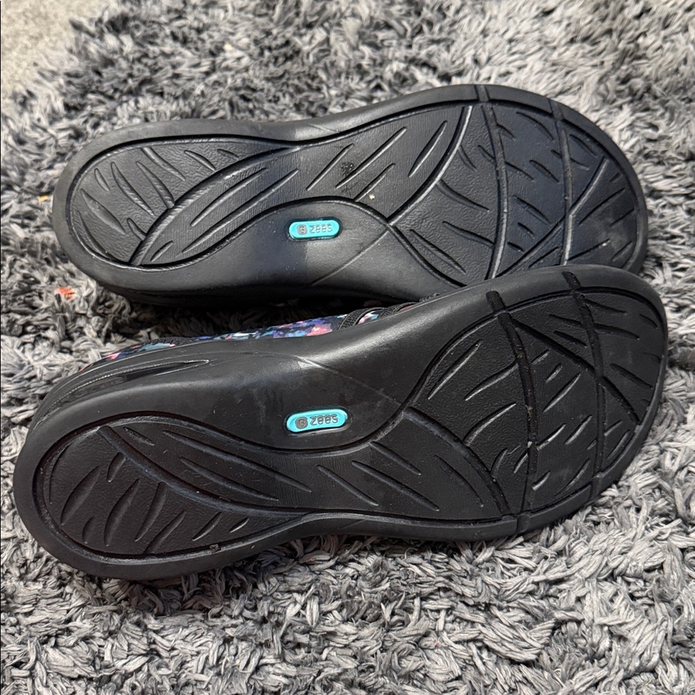 Bzees Slip on Shoes sz 9 - Picture 8 of 8